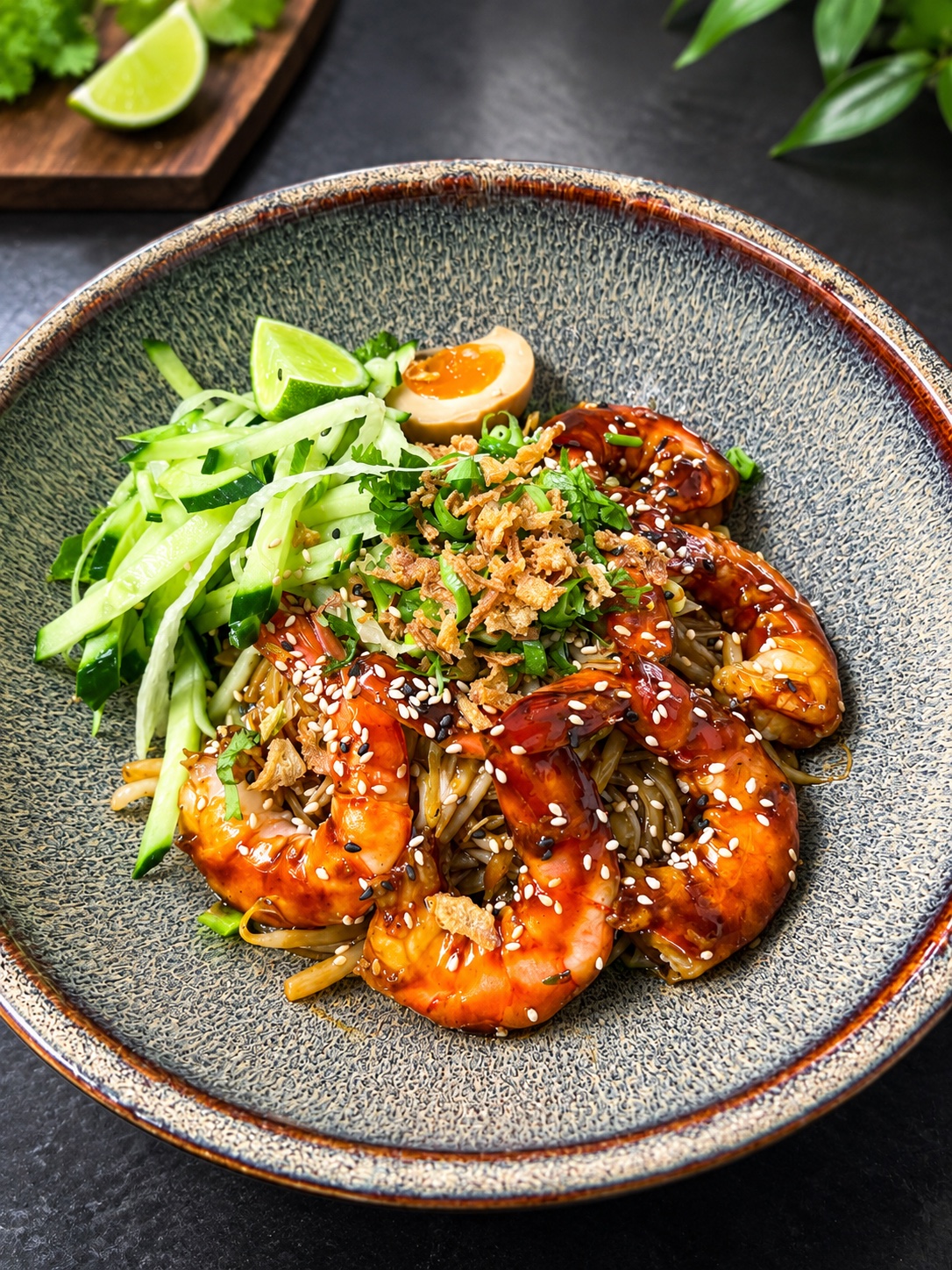 Sauer-scharfe Pho Bowl – Garnelen